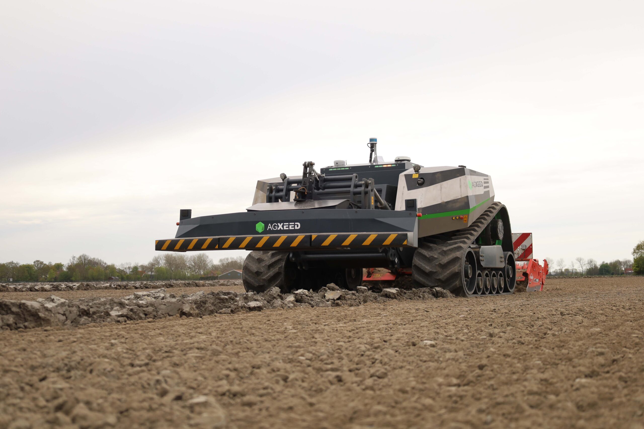 Wij zijn dealer van AgXeed autonome tractoren!